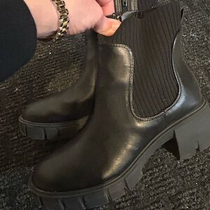 Black Chelsea Lug Sole Ankle Boots - Women's